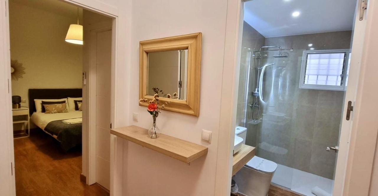 Gleaming & Well Located Apartment In Malaga Center Exterior photo